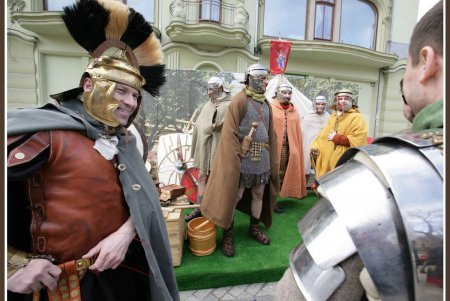 Римляне «захватили» Дерибасовскую и до субботы стали лагерем (фоторепортаж)