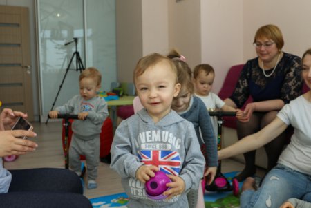 Одесские пятерняшки к Пасхе получили подарки (фото, видео)