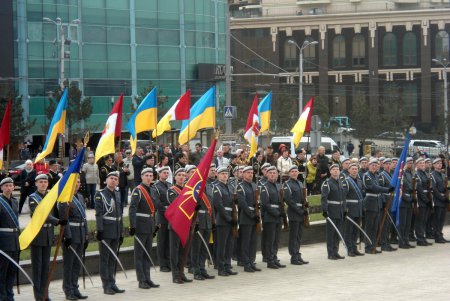В День освобождения Одессы горожане возложили цветы к стеле «Крылья Победы» (фото)