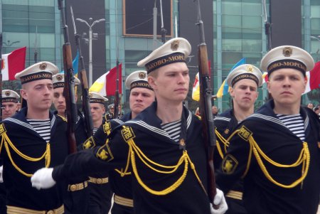В День освобождения Одессы горожане возложили цветы к стеле «Крылья Победы» (фото)