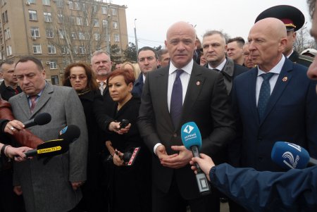 В День освобождения Одессы горожане возложили цветы к стеле «Крылья Победы» (фото)
