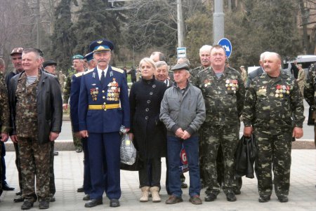 В День освобождения Одессы горожане возложили цветы к стеле «Крылья Победы» (фото)
