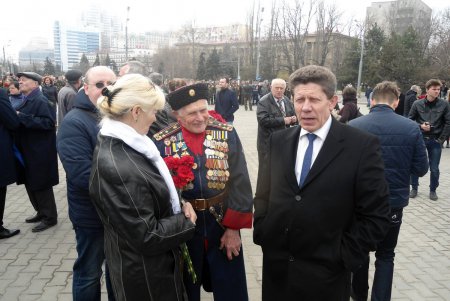 В День освобождения Одессы горожане возложили цветы к стеле «Крылья Победы» (фото)
