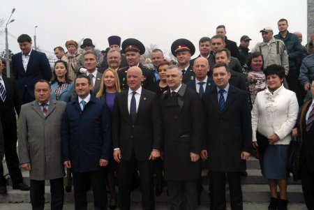 В День освобождения Одессы горожане возложили цветы к стеле «Крылья Победы» (фото)