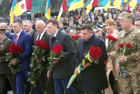 В День освобождения Одессы горожане возложили цветы к стеле «Крылья Победы» (фото)