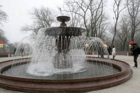 В День освобождения Одессы ожил заброшенный городской фонтан (фото)