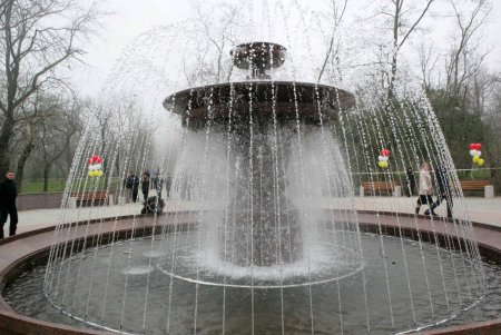 В День освобождения Одессы ожил заброшенный городской фонтан (фото)