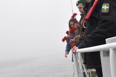 Пограничники и военные моряки почтили память героев-освободителей Одессы (фото)
