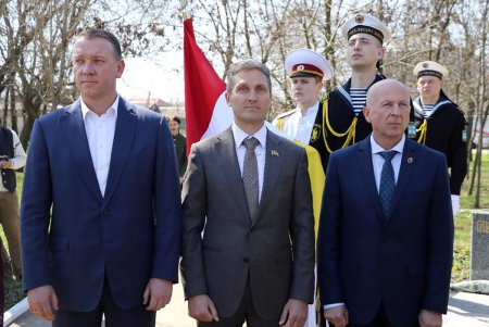 В сквере Партизанской славы почтили память погибших воинов-освободителей Одессы (фото)