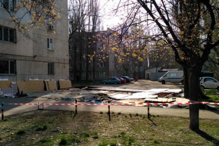 Городские власти демонтировали самострой на Варненской (фото)