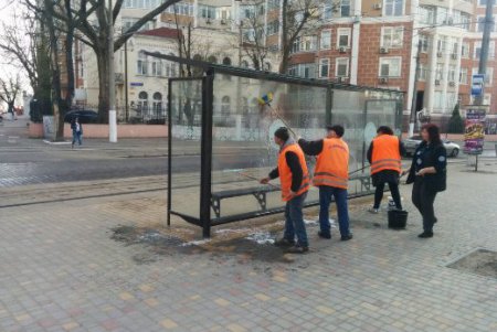 Больше тысячи сотрудников коммунальных служб провели весенний субботник (фото)