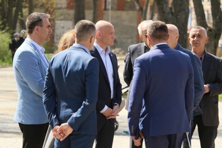Геннадий Труханов проинспектировал капремонт Новощепного ряда и благоустройство Преображенского парка  (фото)