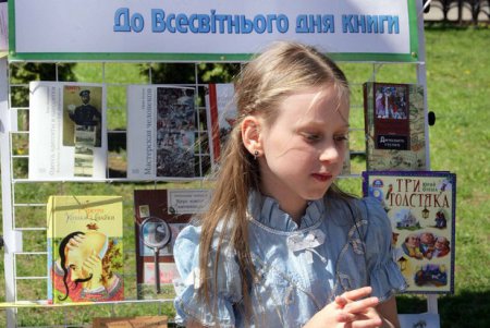 Одесские дети читают всегда, читают везде (фоторепортаж)