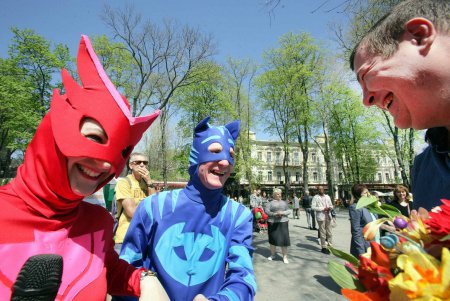 Одесские дети читают всегда, читают везде (фоторепортаж)