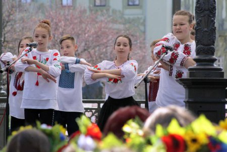 Одесские дети читают всегда, читают везде (фоторепортаж)