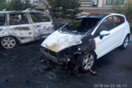 Ранним утром в Одессе сгорели три автомобиля (фото)