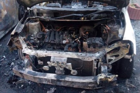 Ранним утром в Одессе сгорели три автомобиля (фото)