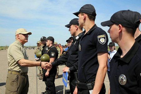 На одесском аэродроме прошли масштабные учения правоохранителей (фото)