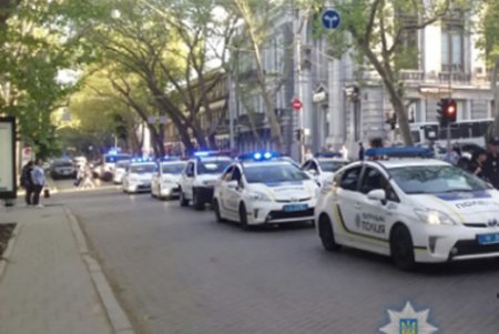 Одесским правоохранителям в целом удалось обеспечить безопасность горожан. Но вот своего сотрудника уберечь не смогли (фото, видео)