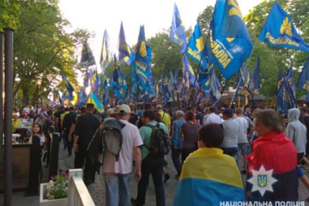 Одесским правоохранителям в целом удалось обеспечить безопасность горожан. Но вот своего сотрудника уберечь не смогли (фото, видео)
