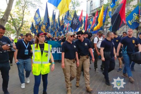 Одесским правоохранителям в целом удалось обеспечить безопасность горожан. Но вот своего сотрудника уберечь не смогли (фото, видео)