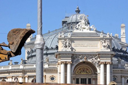 Улица имени Дюка переживает грандиозный ремонт тротуаров (фоторепортаж)