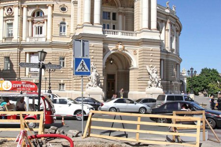 Улица имени Дюка переживает грандиозный ремонт тротуаров (фоторепортаж)