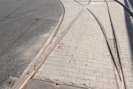 Остановка у Пересыпского моста стала доступней для слабовидящих пассажиров (фото)
