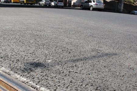 Остановка у Пересыпского моста стала доступней для слабовидящих пассажиров (фото)