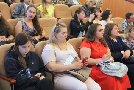 Многодетные матери Украины в Одессе ищут методы борьбы за свои права (фото)