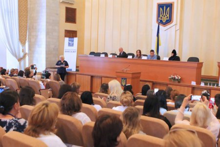 Многодетные матери Украины в Одессе ищут методы борьбы за свои права (фото)