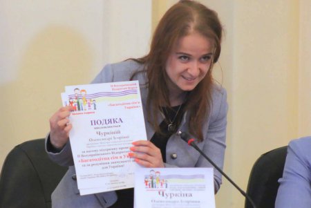 Многодетные матери Украины в Одессе ищут методы борьбы за свои права (фото)