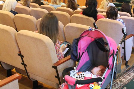 Многодетные матери Украины в Одессе ищут методы борьбы за свои права (фото)