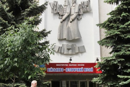 Экспонаты одесского военного музея подверглись ненаучной обработке (фоторепортаж)