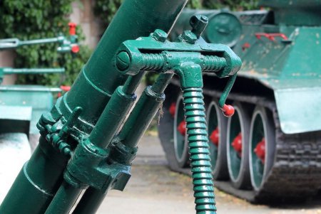 Экспонаты одесского военного музея подверглись ненаучной обработке (фоторепортаж)