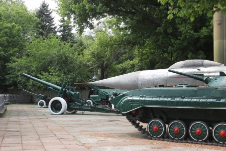 Экспонаты одесского военного музея подверглись ненаучной обработке (фоторепортаж)