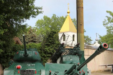 Экспонаты одесского военного музея подверглись ненаучной обработке (фоторепортаж)