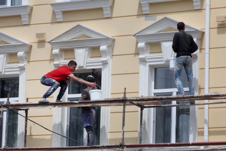 Напротив Железнодорожного вокзала (фоторепортаж)