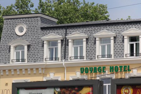 Напротив Железнодорожного вокзала (фоторепортаж)