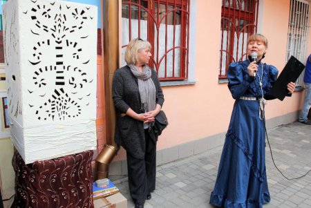 В Одесе открыли памятник бабушке (фоторепортаж)