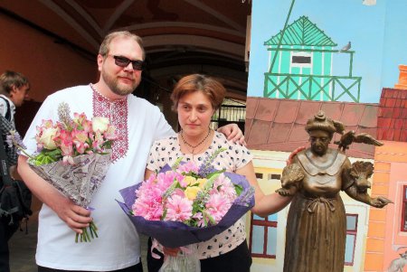 В Одесе открыли памятник бабушке (фоторепортаж)