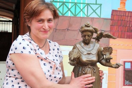 В Одесе открыли памятник бабушке (фоторепортаж)