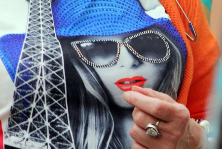 В Одесе открыли памятник бабушке (фоторепортаж)