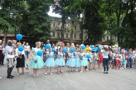 В одесском Горсаду День Европы отмечали c румынскими песнями и танцами (фото)