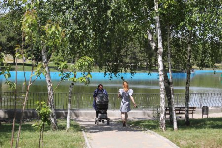 Каскад прудов парка Победы приобретает сказочный вид (фоторепортаж)
