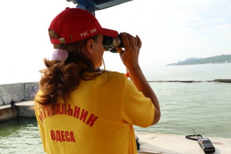 Одесские спасатели на воде показательно учились (фото)