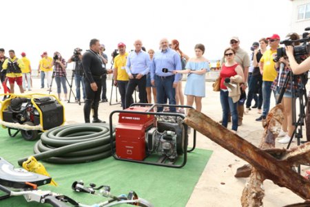 Одесские спасатели на воде показательно учились (фото)