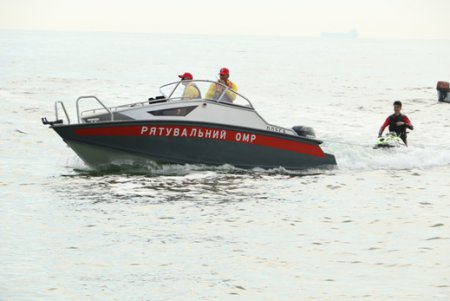 Одесские спасатели на воде показательно учились (фото)