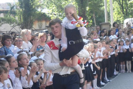 В одесских школах прозвучал последний звонок