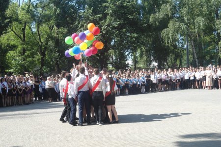 В одесских школах прозвучал последний звонок